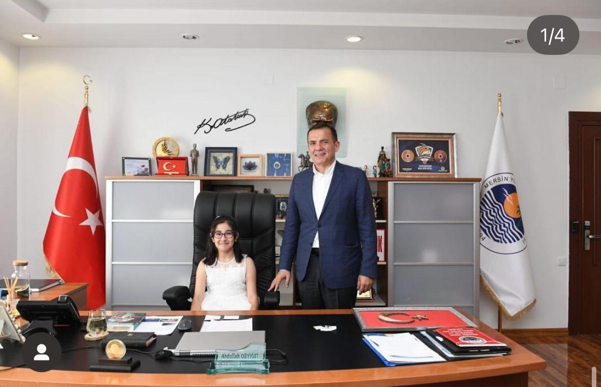 Yenişehir Belediye Başkanımız koltuğunu öğrencilerimize devir etti.